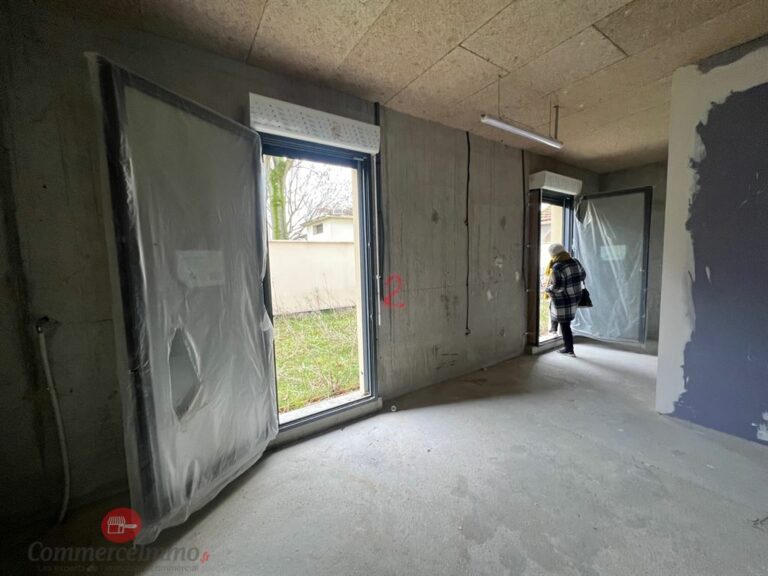 LocationPure Commercial L HAY LES ROSES 94240 4 LocationPure Commercial L HAY LES ROSES 94240 4