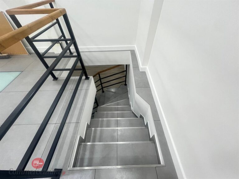 LocationPure Commercial  MONTREUIL 93100 3