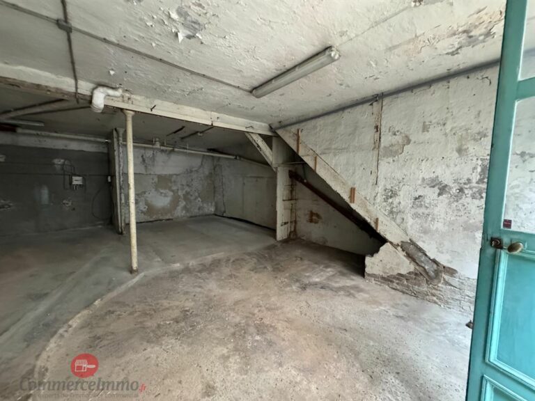 Location   PARIS 75017 7