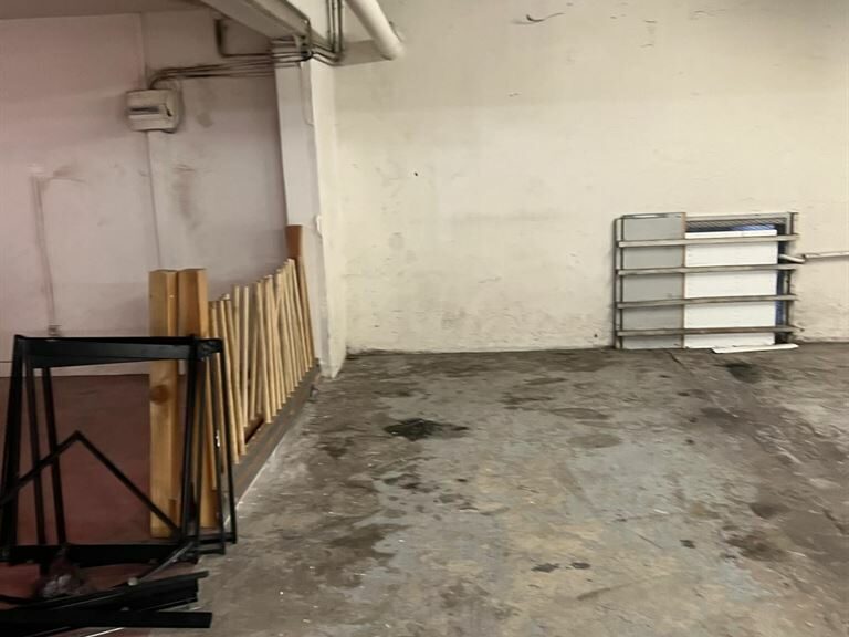 LocationPure Commercial  POISSY 78300 3