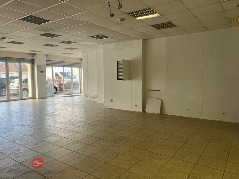 LocationPure Commercial  POISSY 78300 1