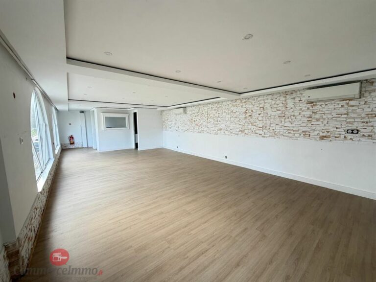 LocationPure Commercial  LIVRY GARGAN 93190 2
