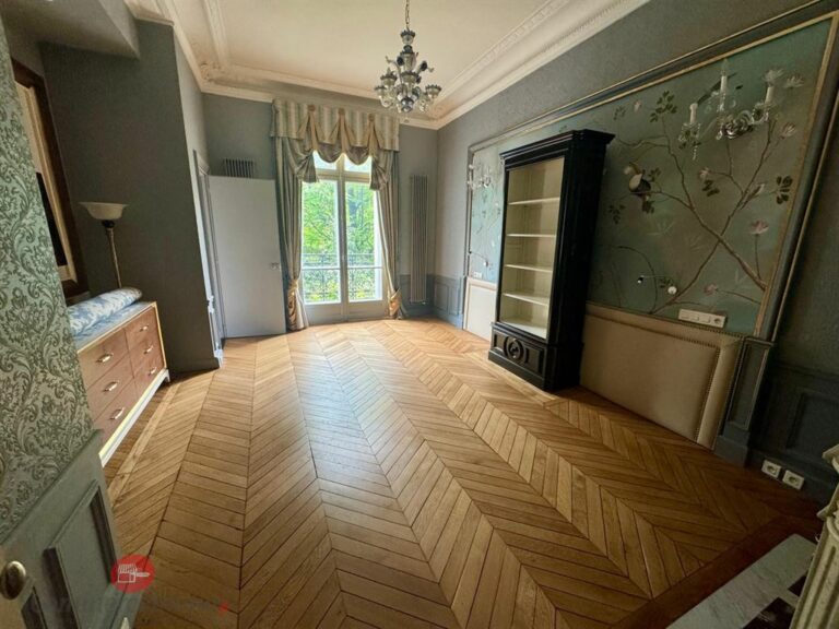 LocationPure   PARIS 75116 4