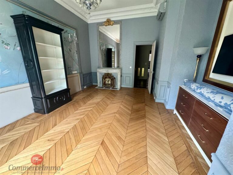 LocationPure   PARIS 75116 6