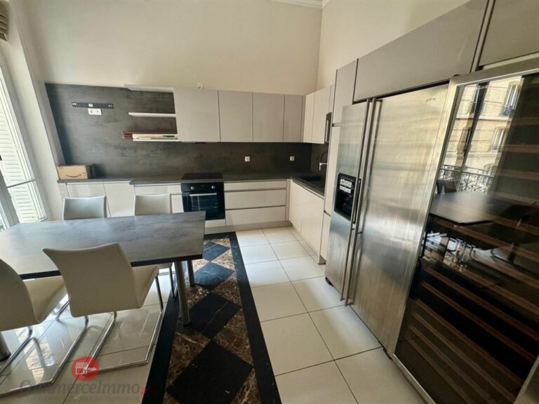 LocationPure   PARIS 75116 8