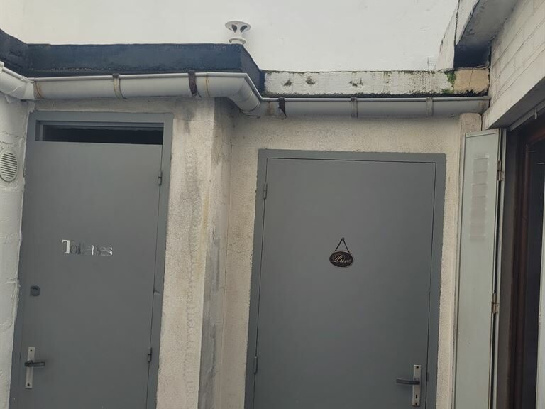 LocationPure Commercial Esthetique