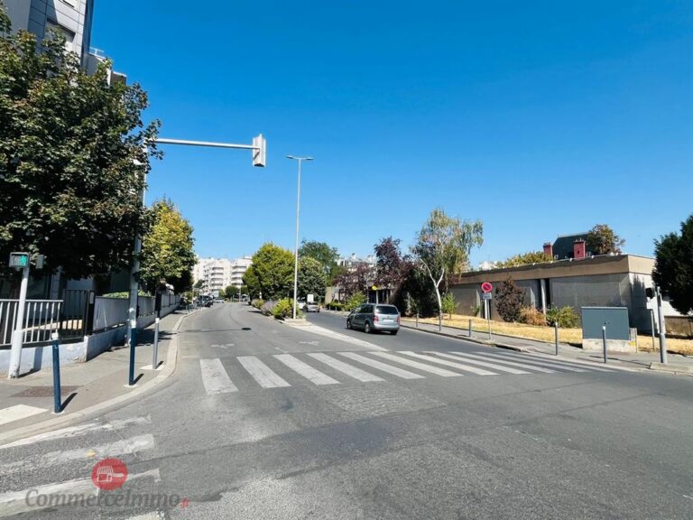 LocationPure Commercial  VILLEMOMBLE 93250 5