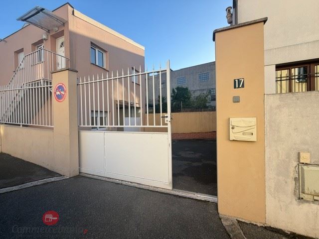 LocationPure Commercial  MONTREUIL 93100 1