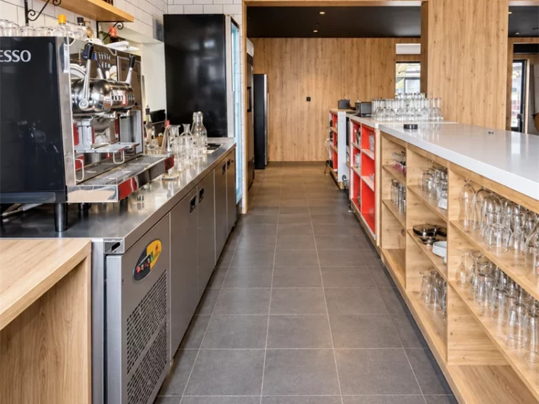 LocationPure Commercial COIGNIERES 78310 7
