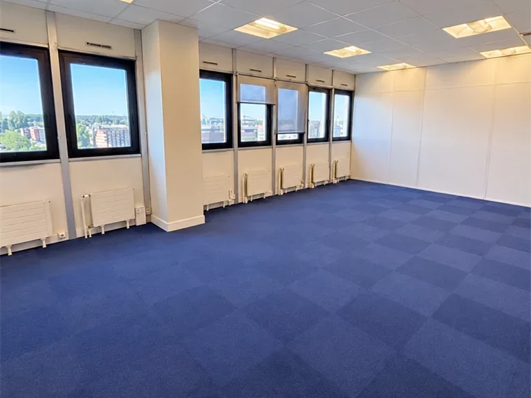 Local professionnel de 105 m² à louer à Melun (77), photo 2