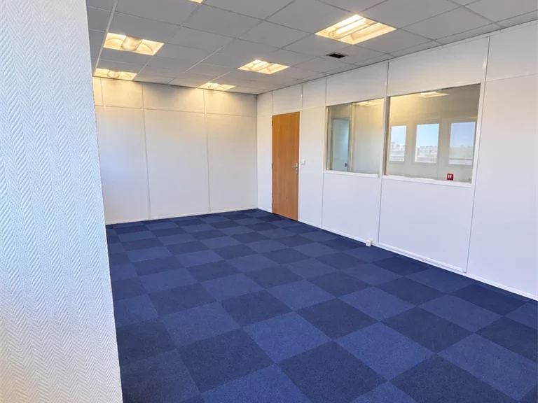 Local professionnel de 105 m² à louer à Melun (77), photo 4